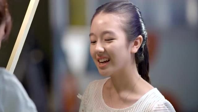 《闪亮茗天》杜心羽摆地摊卖卤蛋,唐佳佳来地摊买卤蛋