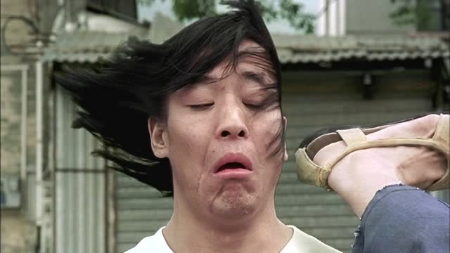 周星驰电影 大力金刚腿可以当吹风机用 周星星的想象力太厉害了