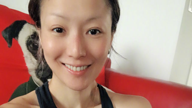 郑秀文晒运动后素颜自拍 皮肤光滑细腻惹人羡