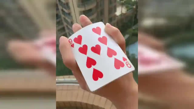 揭秘空手变出扑克牌魔术教学6秒钟学会