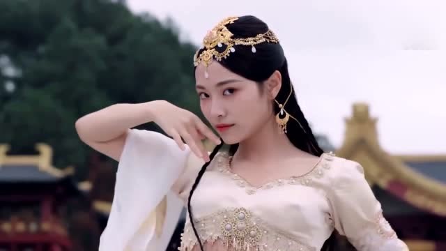 西邱公主御花园跳舞,皇上一见倾心,要求晚上在寝宫里再跳一次!
