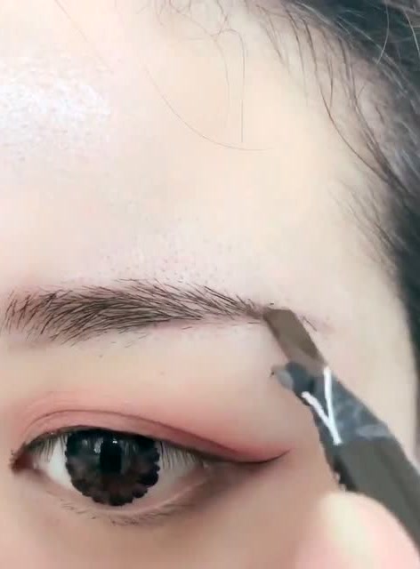 圆脸妹纸最钟爱的上扬眉,修饰脸型超级美!