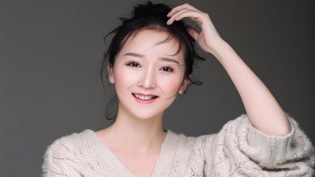 孟真大显身手,秒变美厨娘,已经不是《马大帅》里的小翠了!