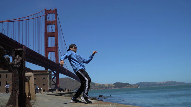 街舞大神poppin john,学会两招,都变大神