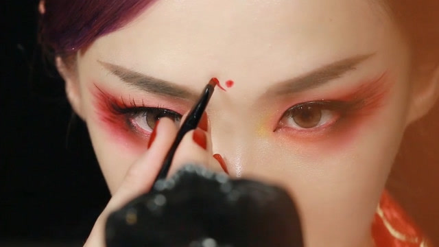 美妆达人的仿妆技术绝了,仿妆古风朱雀妆,网友:太美了