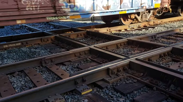 美国火车轨道十字交叉太个性,隐患却不小,为啥还不迭代更新?