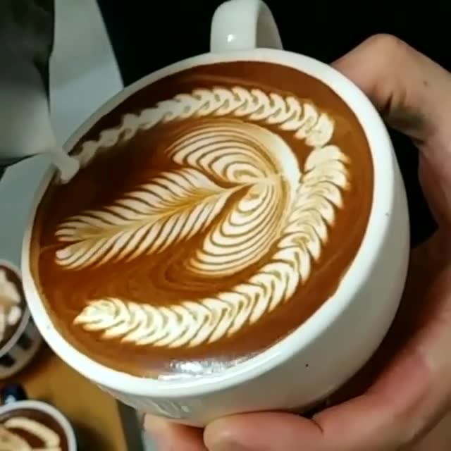 树叶和小麦穗咖啡拉花欣赏,大神拉花就是这么棒