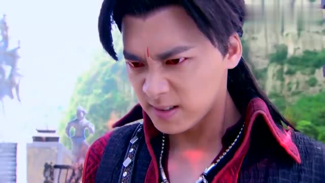 百里屠苏大战陵端妖气冲天,虽受焚寂控制,却默念:不能伤害晴雪