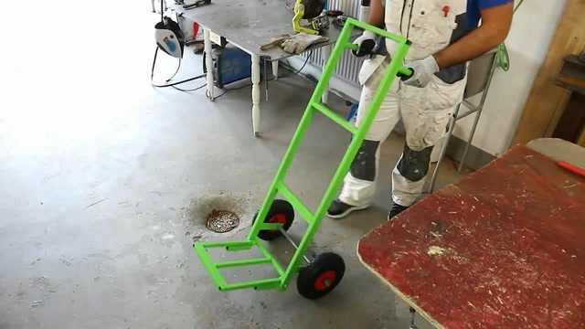 自制搬运货物的两轮小推车,一看就结实耐用!