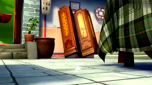 光头强吃饺子被熊大偷袭,桌子底下还有头熊在