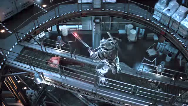 金刚狼的爪子被钢铁武士砍断,看着就心疼