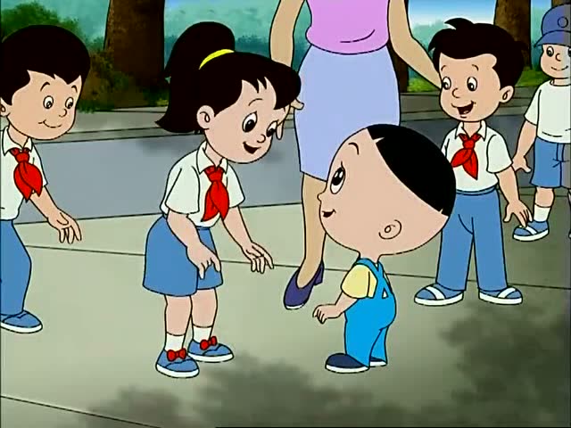 大头儿子和小头爸爸:大头不小心踩到小哥哥的脚,被哥哥一顿臭骂.