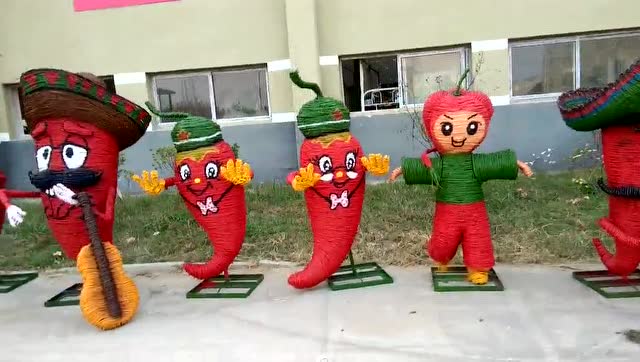 湖南省绿锶缘农业辣椒种植生产基地在同轩工艺定制草雕辣椒造型