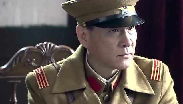 小鬼子军官当众叫嚣伪军司令,没想到被对方一枪杀掉