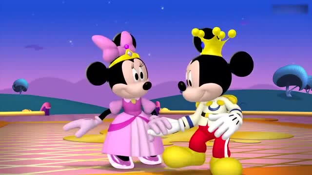 米奇妙妙屋:米妮和米奇牵手跳舞,好幸福啊