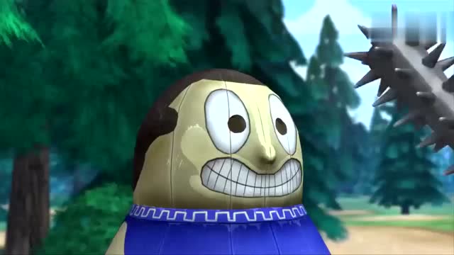 光头强藏在不倒翁里,熊二竟然扛着狼牙棒来了,太好笑了!