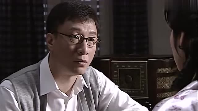 余则成说出真相,翠平急的让他快走,却不知余则成早就想好对策了