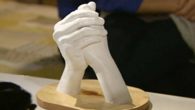 风靡全抖音的情侣石膏手模,一分钟就能学会,留下你们的甜蜜瞬间