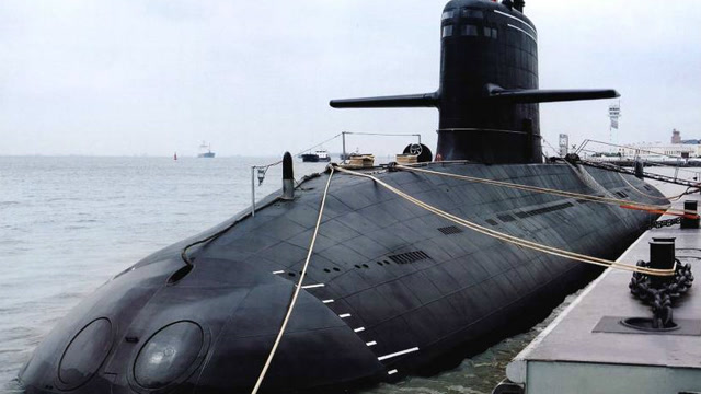 最新039潜艇超高清细节猛照,艇体表面整齐铺满块状的消声瓦