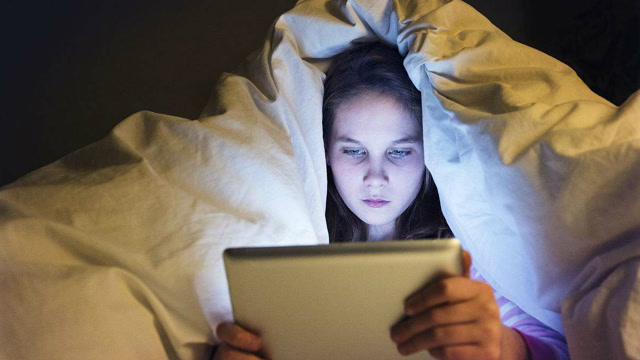 睡眠不足和晚睡哪个危害大?3点睡11点起还算熬夜吗?今天才知道