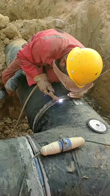 这才是最正宗的8级焊工呢,学会这样的技能了吗?