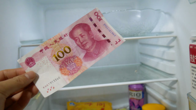 为什么把钱放到冰箱里冻一冻?好多人都不知道,记得告诉家里人