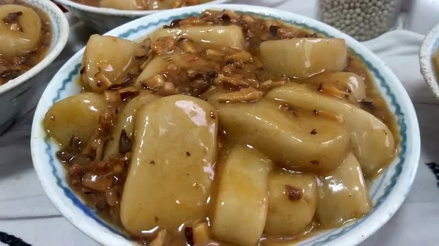 客家传统美食芋子粄,嫩滑好吃,大锅煮出来的味道就是香