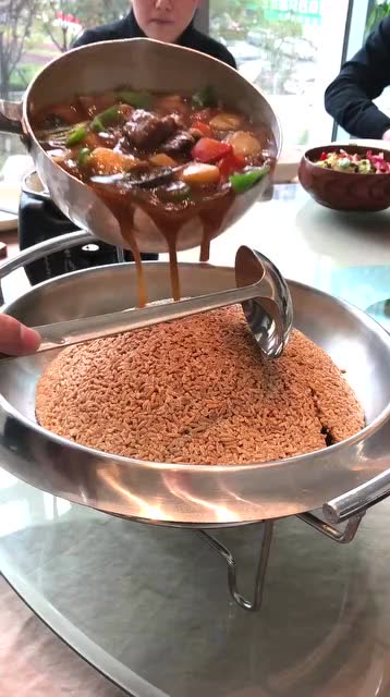 这道菜源自40年代的重庆,还起了个名字叫轰炸东京!