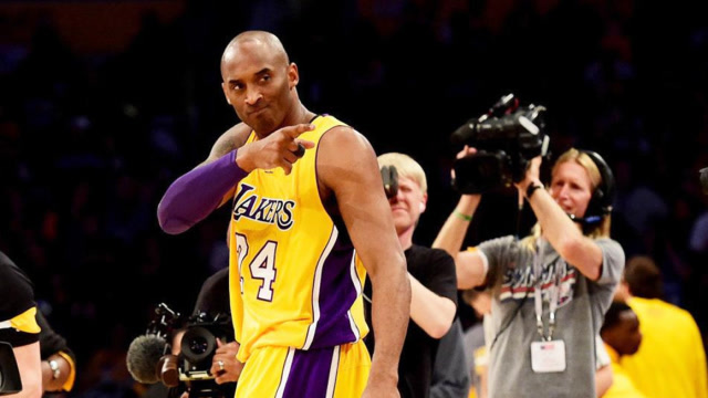 威少在科比头上进了一球,随后科比的眼神,仿佛能杀死人