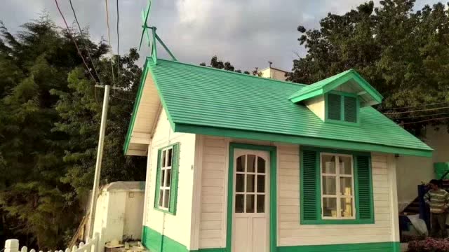 木屋装修使用水性漆制作的彩色木屋