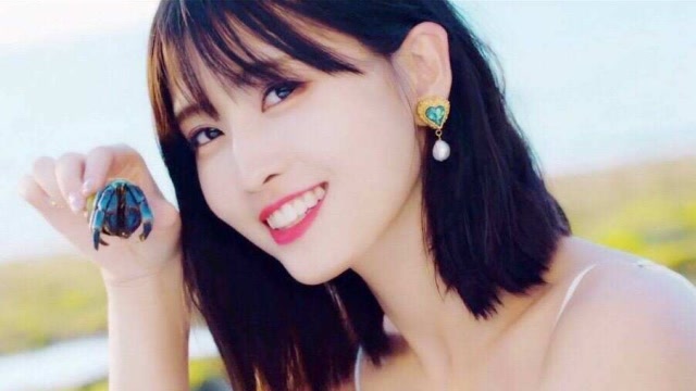 twice momo小姐姐棒球赛开球,动作超可爱