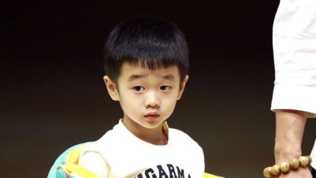 有一种整容叫杨阳洋长大!5年后模样大变,网友:国民男神!