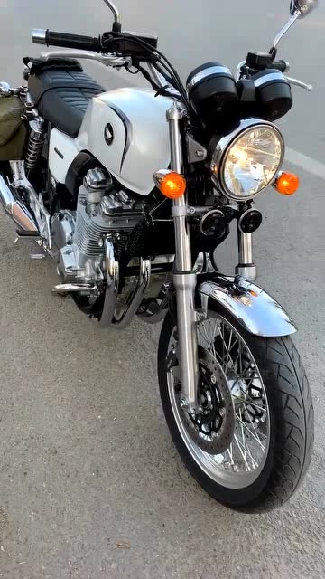 实拍经典摩托,本田cb100