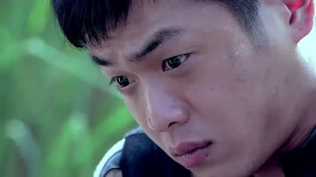 周卫国身受重伤,为了不让兄弟担心,竟然徒手拿出子弹!