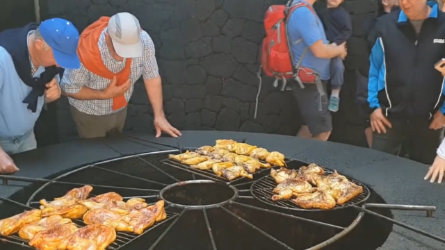 用火山熔岩烤出来的烧烤,13米的火山沦为烧烤炉子?一起见识下
