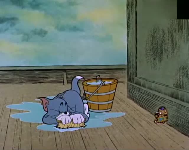 猫和老鼠:汤姆给杰瑞搓澡,将其毛全擦光了,太狠了!