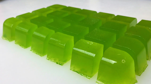 黄瓜不要凉拌了,大刀一切做成果冻,q弹爽滑,好吃又解暑