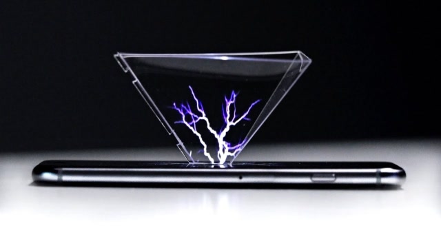 小伙自制3d全息投影装置,几块塑料片就能搞定,我也要试试