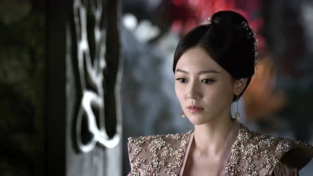 素锦欲看望夜华,却遭三殿下驱赶,令素锦极为不快