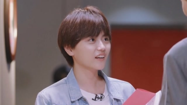 田燚初见叶禹含就送礼,叶禹含超喜欢,俩人真是默契!