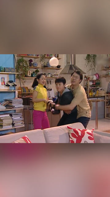 家有儿女2:刘梅想要揍刘星 刘星拿小雨当人质