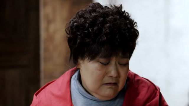 街坊本来想带大家发财致富,没想到钱却被骗走了,街坊无地自容