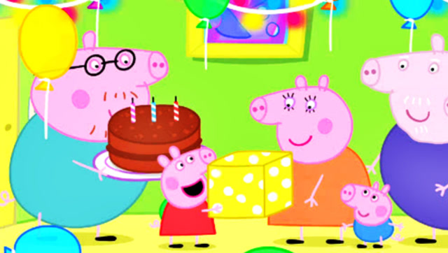 小猪佩奇乔治森林给苏西过生日遇怪兽,奥特曼出现击退怪兽!