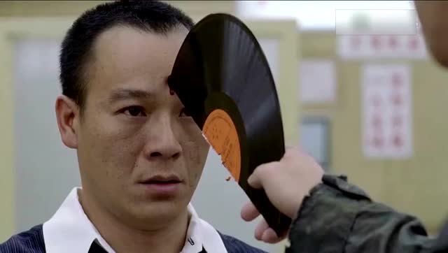 陈小春饰演少年时期龙五!这凶狠劲果然很小春哥!这食量也太大了吧