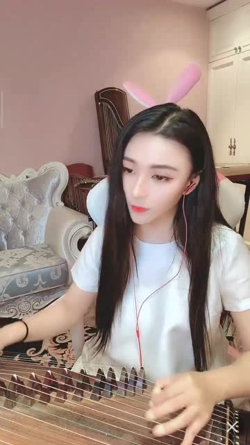 琴魔桐小语演奏琴师