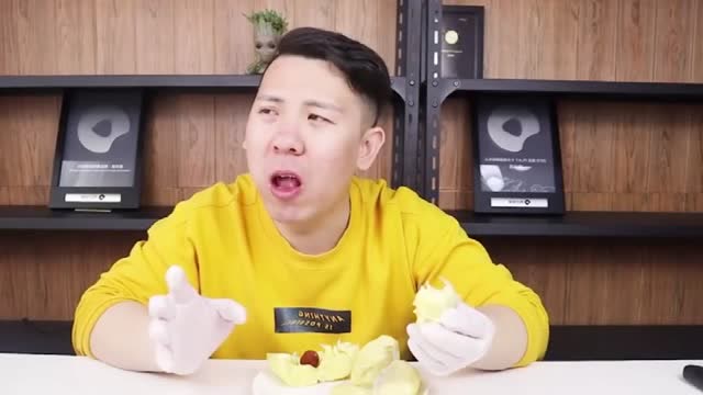 韩小浪第一次网上买冰冻榴莲这大口吃过瘾的样子太馋人了