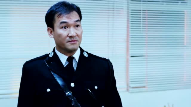 逃学威龙3:警官威胁周星星,星爷竟然在办公室勾引他,但还是警官棋高一