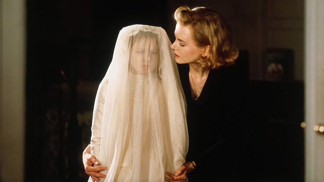 《小岛惊魂》,当你在凝视坟墓的时候,坟墓也在凝视着你