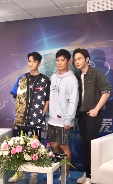 王鹤棣陈赫张彬彬同台,我看到的就是小鲜肉张彬彬最帅,杨幂的眼光确实