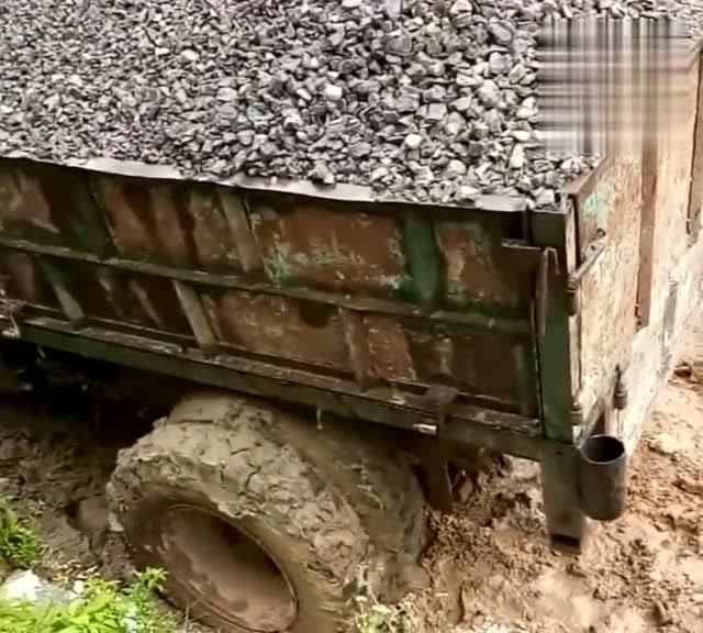 广西梧州,"爬山王"拖拉机,果然厉害